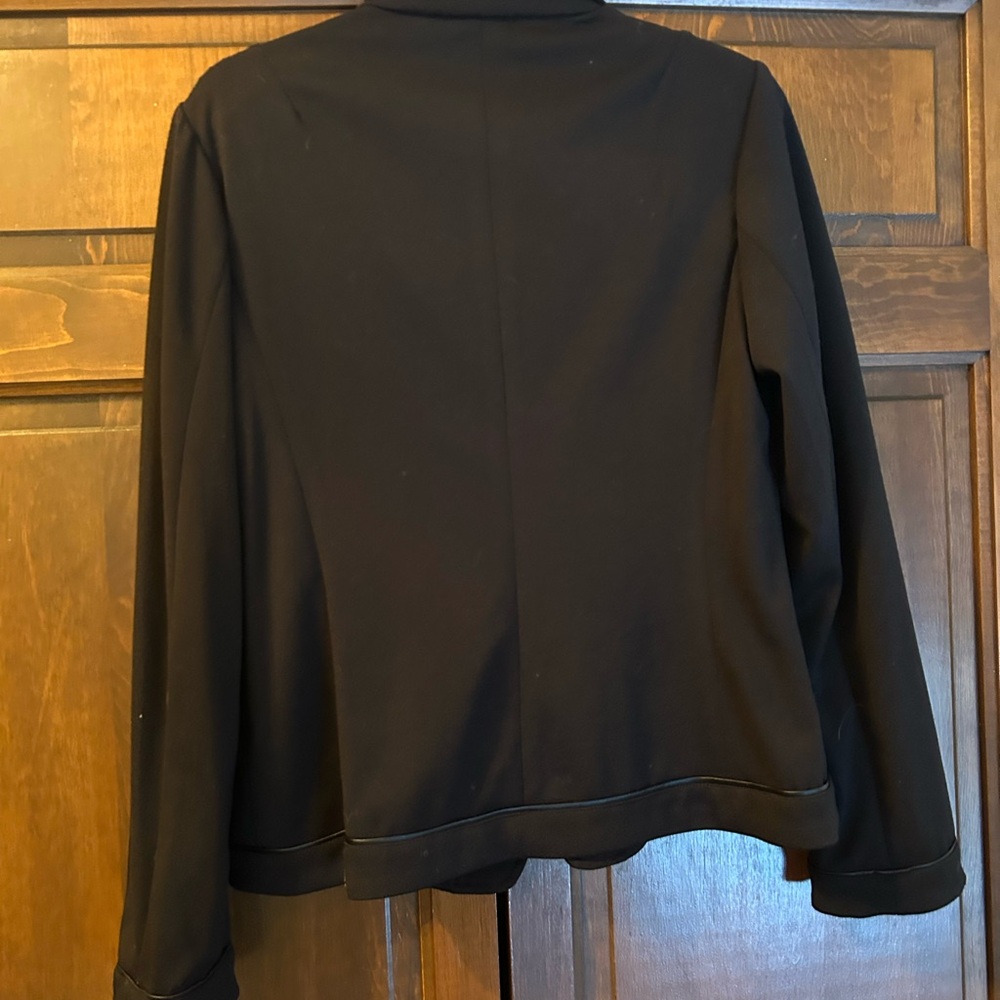 Saks Fifth Ave black blazer fitted piping on front, sleeves and back. Size 10